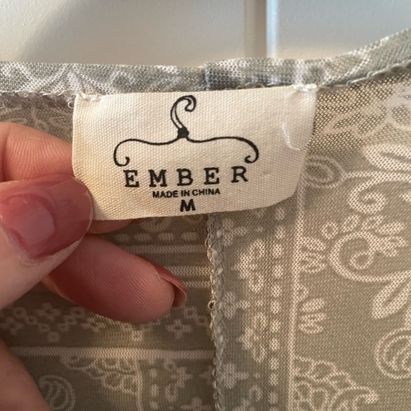 Beautiful and fun cardigan style wrap - Picture 4 of 5